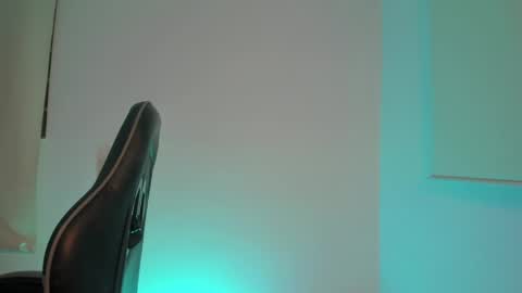 Snapshot of celeste_hatman chatting on 05-31-26, 02:09 C E L E S T E online show from 05-31-26, 02:09