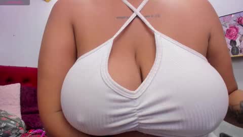 Snapshot of celeste_muller chatting on 10-10-25, 01:04 celeste online show from 10-10-25, 01:04