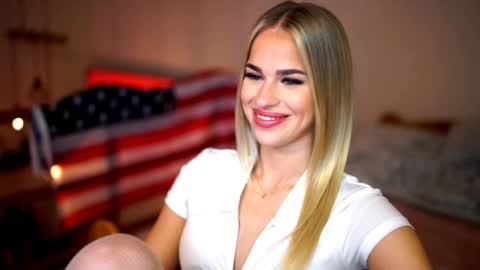 Snapshot of celeste_www chatting on 05-26-26, 07:59 Sunflower online show from 05-26-26, 07:59