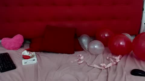 Snapshot of celestial_queen_ chatting on 02-14-25, 04:41 Celestial online show from 02-14-25, 04:41