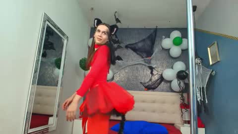 Snapshot of celestial_queen_ chatting on 10-31-25, 02:29 Celestial online show from 10-31-25, 02:29