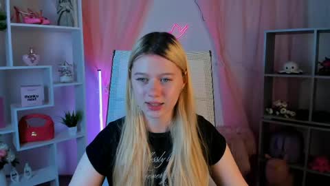 your cute kitty online show from 05-05-26, 06:49