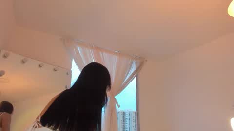 Snapshot of celia_dubois chatting on 09-19-25, 06:41 Ari online show from 09-19-25, 06:41