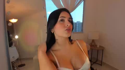 Snapshot of celia_dubois chatting on 09-23-25, 09:07 Ari online show from 09-23-25, 09:07