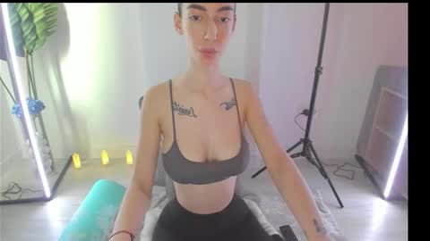 Celine Roxelle online show from 11-13-25, 09:30