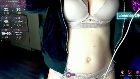 Snapshot of celinereyys chatting on 01-08-26, 11:07 celinereyys online show from 01-08-26, 11:07