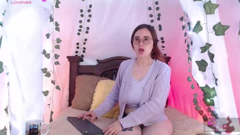 Snapshot of centaurigirls chatting on 02-19-25, 02:33 Hello guys my name is Sofi and Lizzie and Vanessa online show from 02-19-25, 02:33
