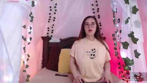Snapshot of centaurigirls chatting on 02-26-25, 02:26 Hello guys my name is Sofi and Lizzie and Vanessa online show from 02-26-25, 02:26