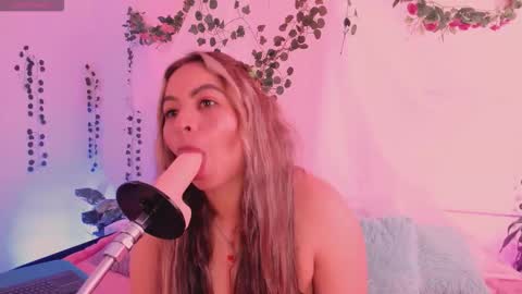 Hello guys my name is Sofi and Lizzie and  Vanessa online show from 11-06-25, 03:24