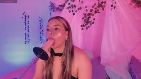 Hello guys my name is Sofi and Lizzie and  Vanessa online show from 11-07-25, 10:54