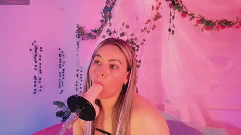 Hello guys my name is Sofi and Lizzie and  Vanessa online show from 11-12-25, 01:17