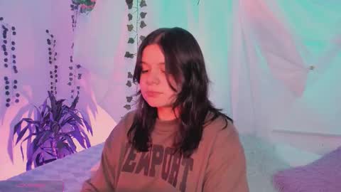 Hello guys my name is Sofi and Lizzie and  Vanessa online show from 12-23-25, 04:10