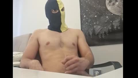 Snapshot of ch798047 chatting on 03-22-26, 12:30 Muscular bull online show from 03-22-26, 12:30