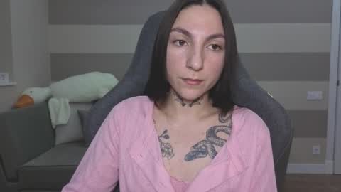 Snapshot of chabibiann chatting on 11-25-25, 06:02 Kate online show from 11-25-25, 06:02