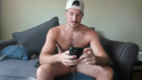 Snapshot of chadpowerz chatting on 07-16-26, 04:02 Lydong online show from 07-16-26, 04:02