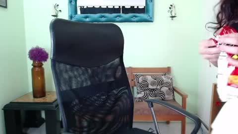 Chalon  online show from 05-27-26, 07:55