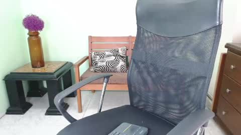 Chalon  online show from 06-05-26, 08:14