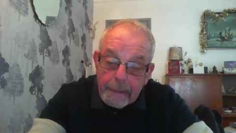Snapshot of champers37 chatting on 12-18-24, 11:02 Champers online show from 12-18-24, 11:02