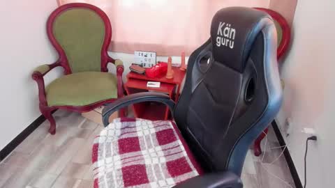 Snapshot of chanel_gold chatting on 02-05-26, 04:44 online show from 02-05-26, 04:44