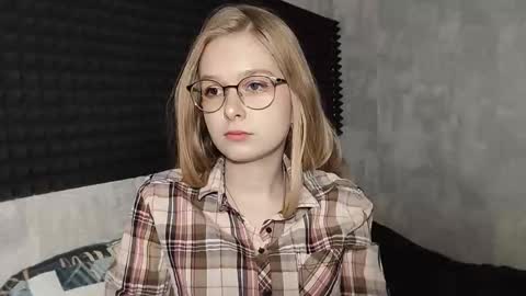 Lia online show from 02-25-26, 08:24