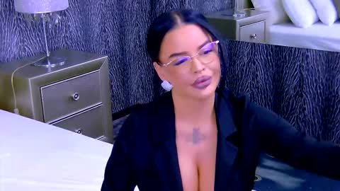 Snapshot of chanelledy1 chatting on 10-13-25, 01:49 chanelledy1 online show from 10-13-25, 01:49