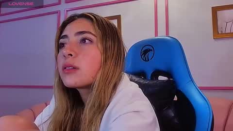 Snapshot of channel_blonde_a chatting on 12-05-24, 08:22 channel_blonde_a online show from 12-05-24, 08:22