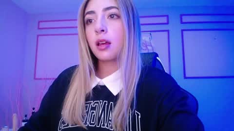 Snapshot of channel_blonde_a chatting on 12-13-24, 07:53 channel_blonde_a online show from 12-13-24, 07:53