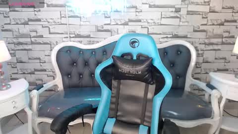 Snapshot of channel_blonde_a chatting on 12-15-24, 10:39 channel_blonde_a online show from 12-15-24, 10:39