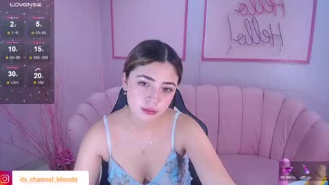 Snapshot of channel_blonde_a chatting on 01-25-25, 10:40 channel_blonde_a online show from 01-25-25, 10:40