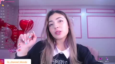 Snapshot of channel_blonde_a chatting on 02-04-25, 04:39 channel_blonde_a online show from 02-04-25, 04:39