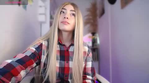 Snapshot of channel_blonde_a chatting on 11-05-25, 04:40 channel_blonde_a online show from 11-05-25, 04:40