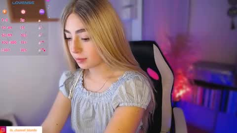 Snapshot of channel_blonde_a chatting on 04-29-26, 01:43 channel_blonde_a online show from 04-29-26, 01:43
