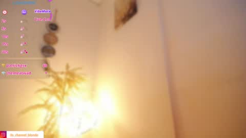 Snapshot of channel_blonde_a chatting on 06-10-26, 10:41 channel_blonde_a online show from 06-10-26, 10:41
