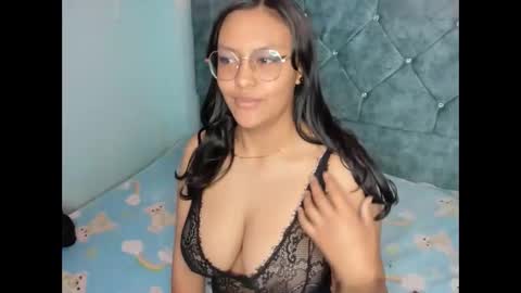 Snapshot of chantal_sex2 chatting on 11-27-25, 12:35 Chantal baby online show from 11-27-25, 12:35