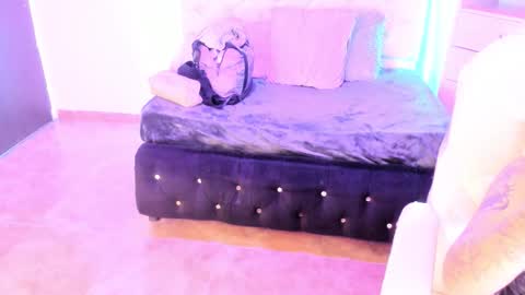 Chantall online show from 11-20-25, 03:07