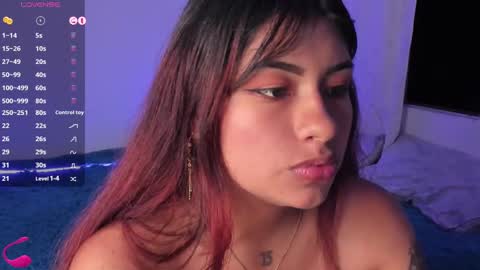 Snapshot of chantalpetit chatting on 12-26-24, 01:29 chantalpetit online show from 12-26-24, 01:29