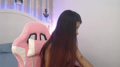 Snapshot of chantalpetit chatting on 09-15-25, 07:03 chantalpetit online show from 09-15-25, 07:03