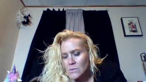 Ms. Behaving online show from 10-10-25, 11:09
