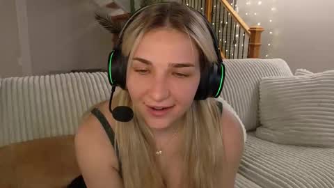 Snapshot of charbearxoxo chatting on 02-25-26, 01:26 char online show from 02-25-26, 01:26