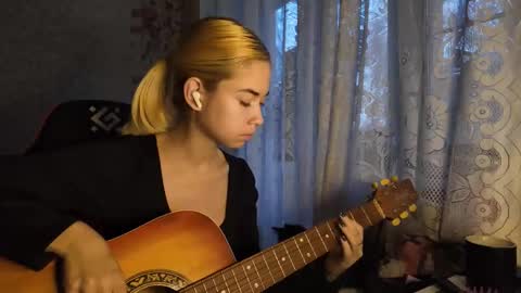 Snapshot of charleneschonert chatting on 11-04-25, 07:29 Nancy online show from 11-04-25, 07:29