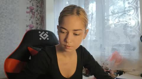 Snapshot of charleneschonert chatting on 11-06-25, 07:20 Nancy online show from 11-06-25, 07:20