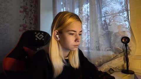 Snapshot of charleneschonert chatting on 11-11-25, 07:52 Nancy online show from 11-11-25, 07:52