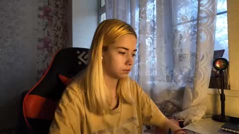 Snapshot of charleneschonert chatting on 11-12-25, 07:31 Nancy online show from 11-12-25, 07:31