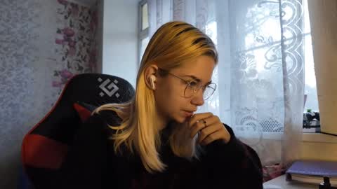 Snapshot of charleneschonert chatting on 11-19-25, 07:30 Nancy online show from 11-19-25, 07:30