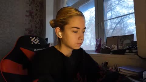 Snapshot of charleneschonert chatting on 11-26-25, 08:15 Nancy online show from 11-26-25, 08:15