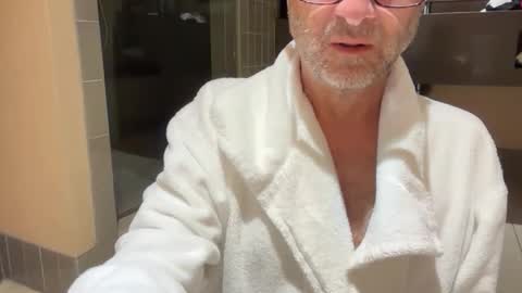 Snapshot of charles4002 chatting on 01-10-26, 12:29 charles4002 online show from 01-10-26, 12:29