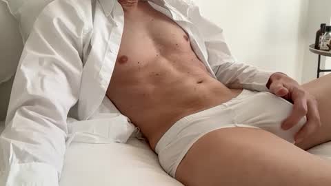 Snapshot of charlesdeparis chatting on 03-09-26, 01:37 charles online show from 03-09-26, 01:37