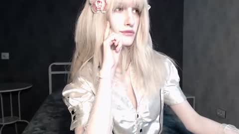 Snapshot of charlie_crystal chatting on 06-30-26, 04:13 Charlie online show from 06-30-26, 04:13