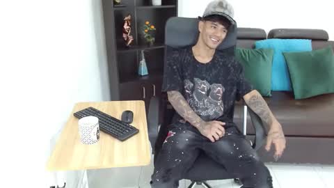 Snapshot of charlie_oconnor chatting on 01-16-25, 03:23 Charlie oconnor online show from 01-16-25, 03:23