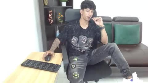 Snapshot of charlie_oconnor chatting on 01-31-25, 03:30 Charlie oconnor online show from 01-31-25, 03:30